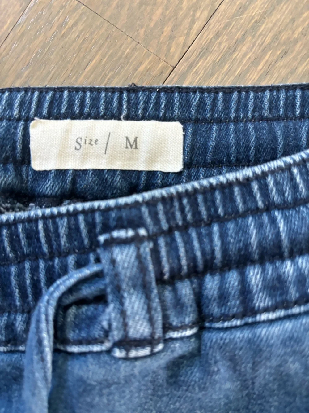 Anthropologie Pilcro Denim Joggers medium wash blue Womens size medium - Picture 8 of 8